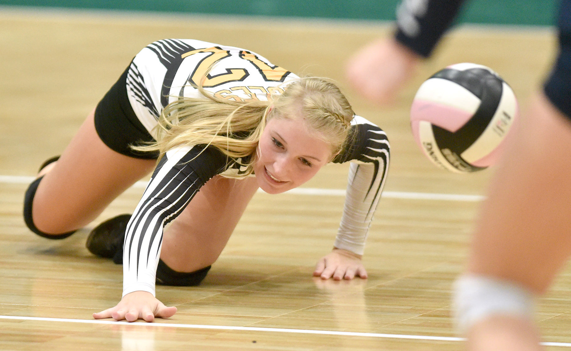 Hudson vs Lawton-Bronson state volleyball
